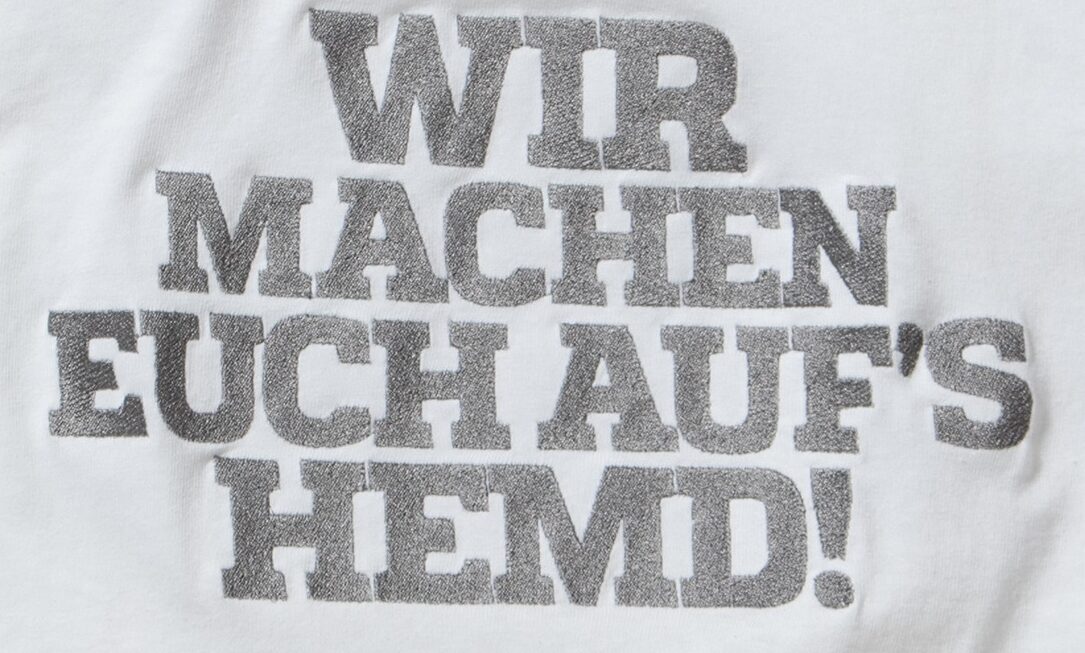 Stickerei auf einem T-Shirt „Wir machen dir auf’s Hemd!“