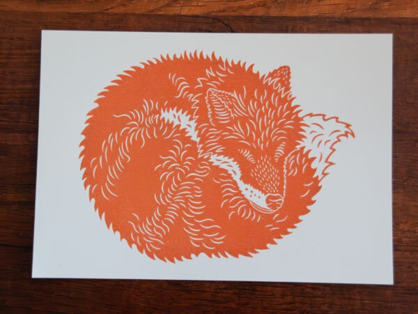 Linoldruck auf weißem Papier: Schlafender Fuchs in Orange